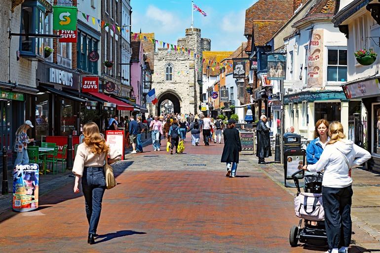De drukke High Street