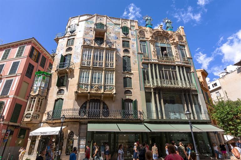 De gebroken tegels van Can Forteza Rey, Palma de Mallroca