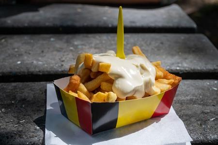 De goudgele Belgische frietjes