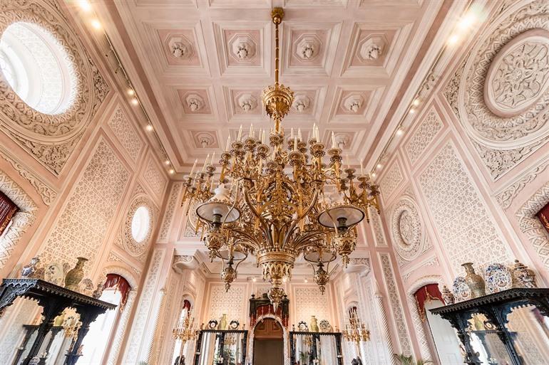 De grote kroonluchter 