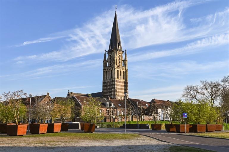 De grote Sint-Pieterskerk boven Sittard