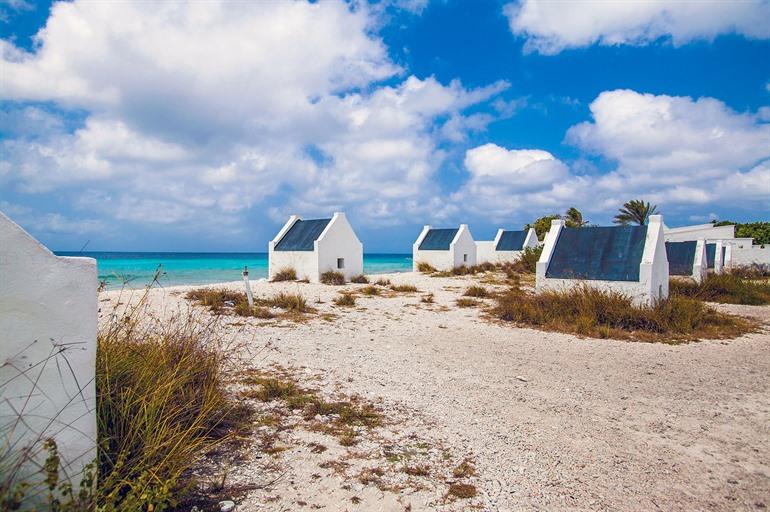 De historische oude slavenhutten op Bonaire