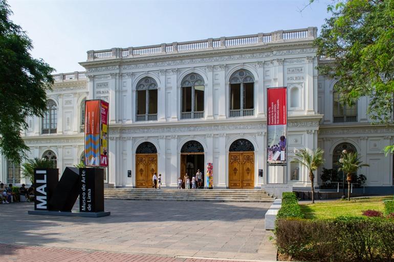 De ingang van Museo de Arte de Lima (MALI)