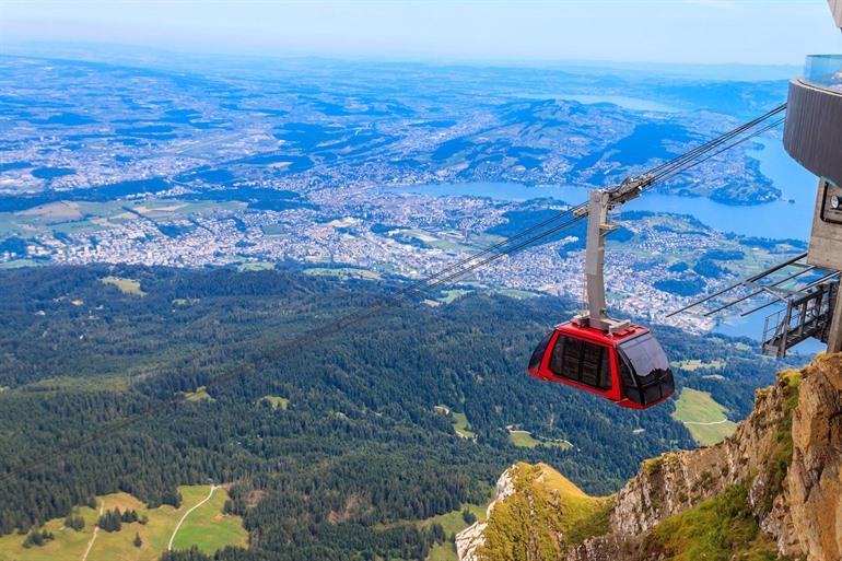 De kabelbaan van de Pilatusberg, Zwitserland