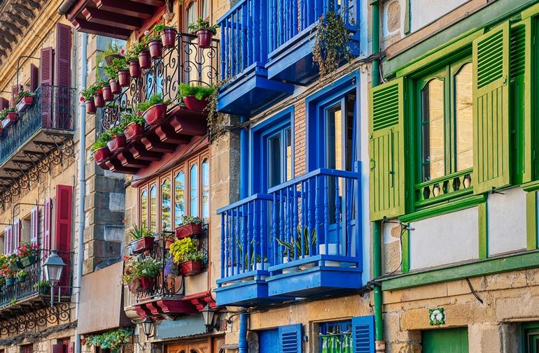 De kleurrijke Baskische huizen van Hondarribia