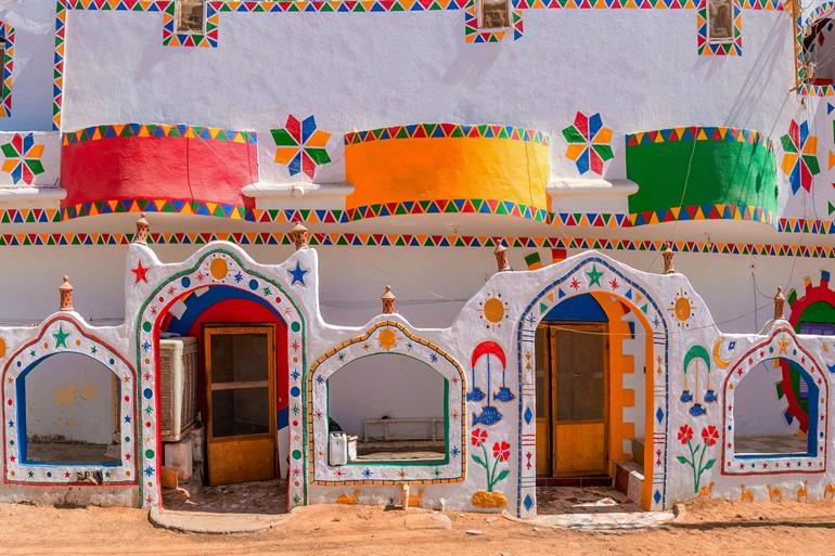 De kleurrijke huizen van de Nubische dorpen