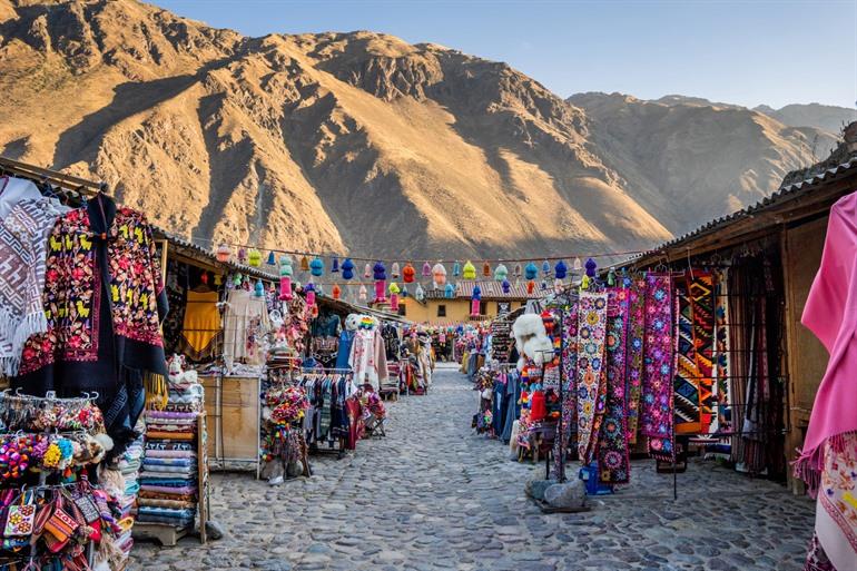 De levendige markt in Ollantaytambo