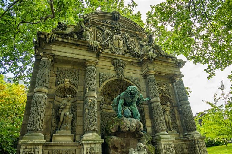 De Medici-fontein in Jardin du Luxembourg, Parijs