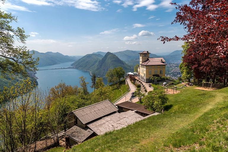 De Monte Brè-kabelbaan naar de top, Lugano