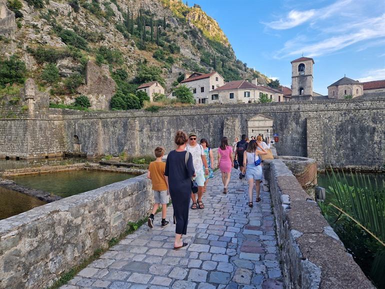 De noordelijke toegangspoort in Kotor