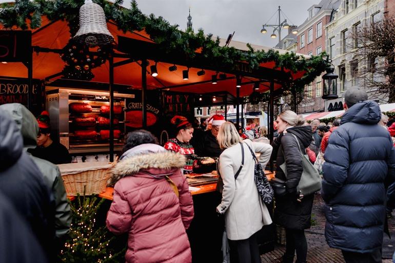 De openingsuren van de kerstmarkt in Haarlem