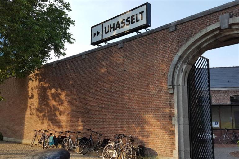 De oude gevangenismuren
