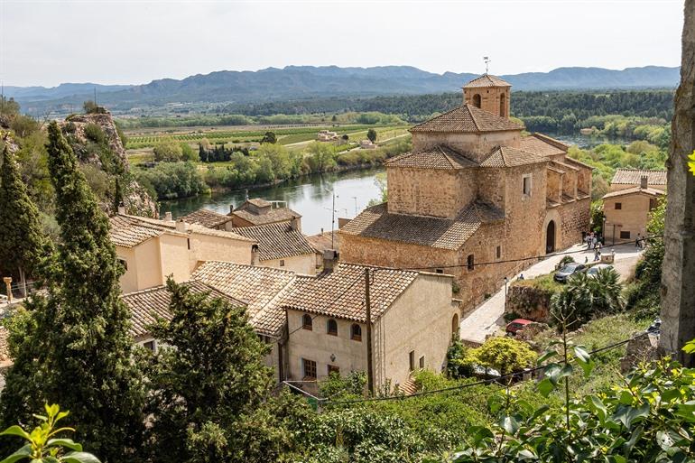 De oude kerk van Miravet, Catalonië