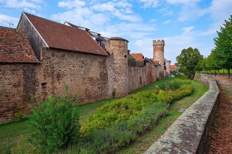 De oude stadsmuren van Obernai, Elzas