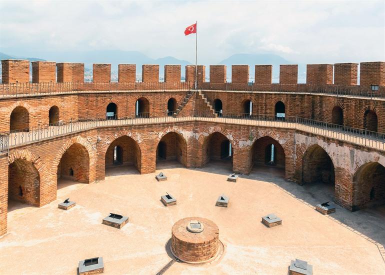 De Rode Toren in Alanya, Turkije