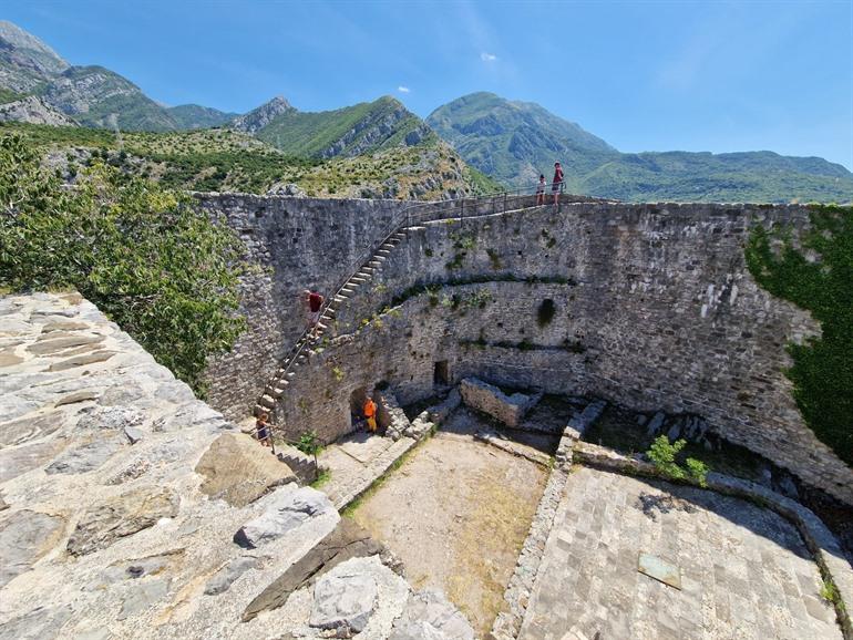 De ruïnes van Stari Bar