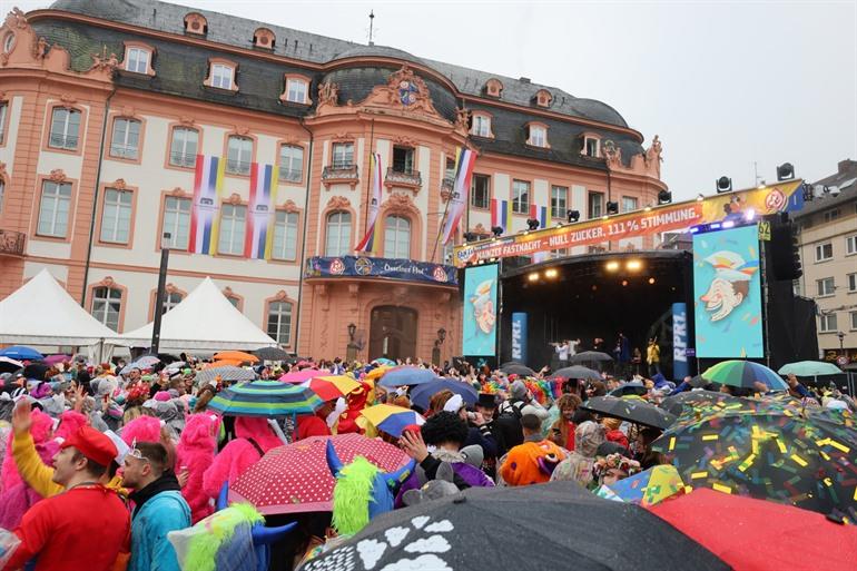 De Schillerplatz tijdens carnaval