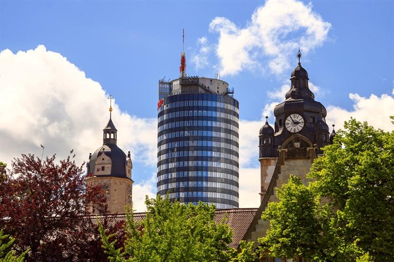 De skyline van Jena met de Jen Tower