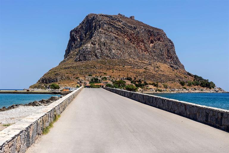 De smalle landstrook tussen Monemvasia en het vasteland