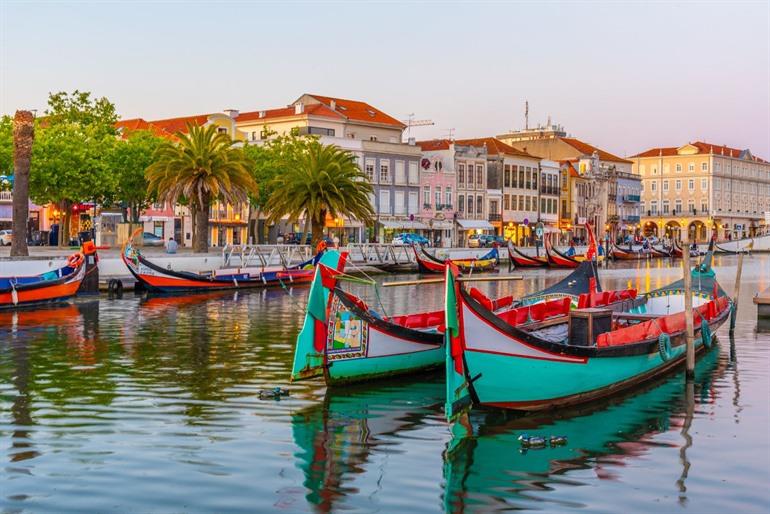 De typische gondels en straatbeeld van Aveiro