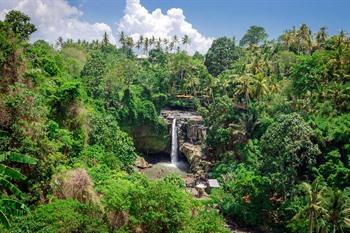 De waterval Tegenungan