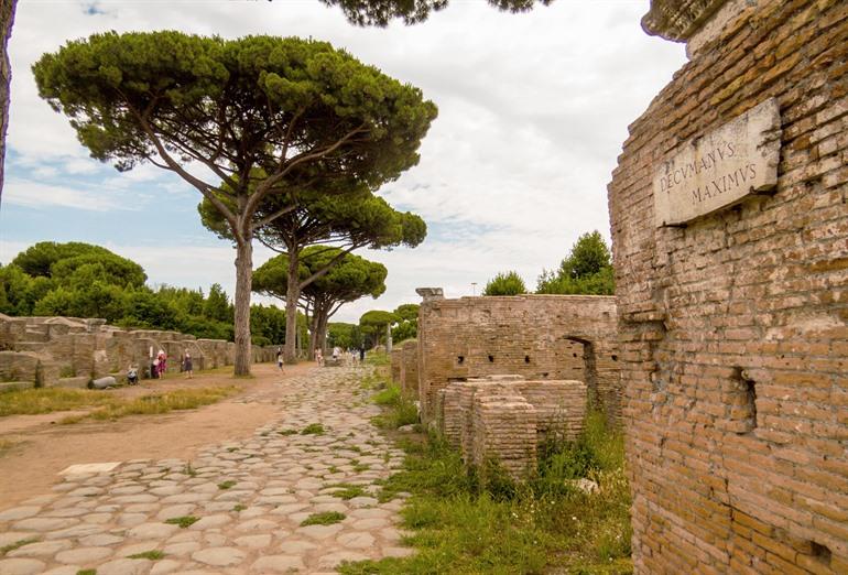 Decumanus in Ostia Antica, Rome