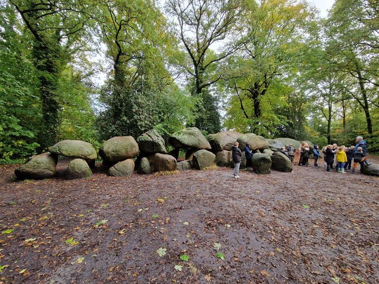 Dolm D27 - Grootste hunebed van Nederland