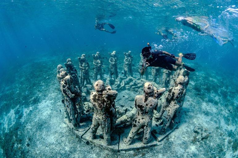 Duik naar de onderwatersculpturen op Gili Meno