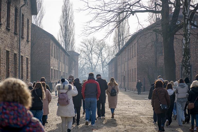 Een respectvol bezoek aan Auschwitz