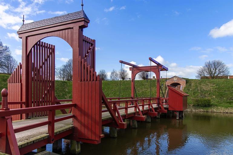 Een van de ophaalbruggen in Bourtange