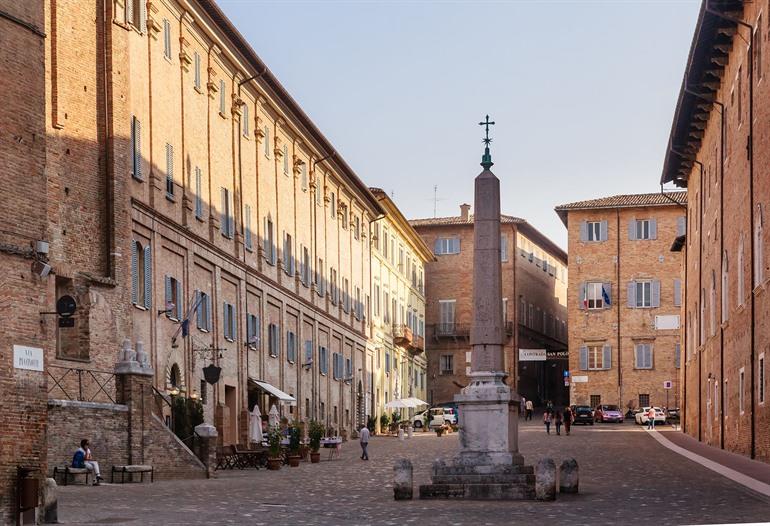 Egyptische Obelisk in Urbino