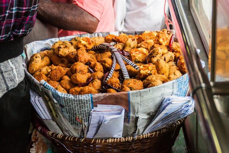 Eten op treinreis van Kandy naar Ella