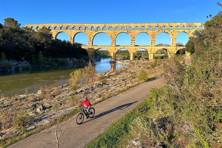 Fietsen langs de viaducten bij Nîmes