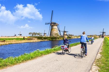 Fietsen langs de windmolens