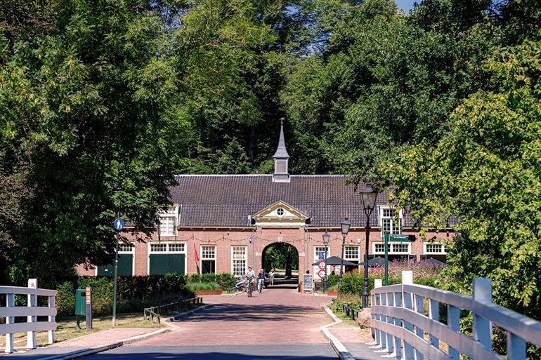 Fietsen langs Fort Rhijnauwen