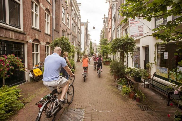 Fietstocht door Amsterdam: steegjes en geheimen