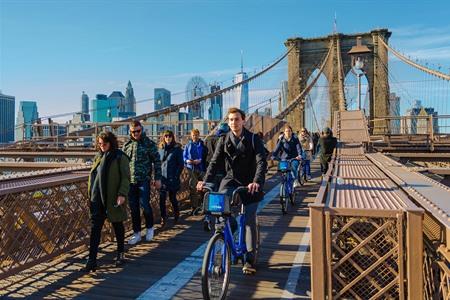 Fietstocht over de Brooklyn Bridge, New York
