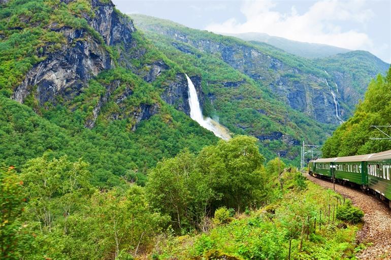 Flåm, Flåmsbana trein