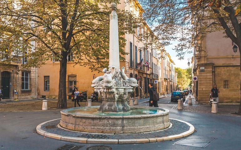 Fontaine des Quatre-Dauphins, Aix-en-Provence
