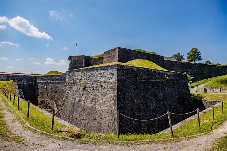 Fort de Charlemont in Givet aan de Meuse-rivier