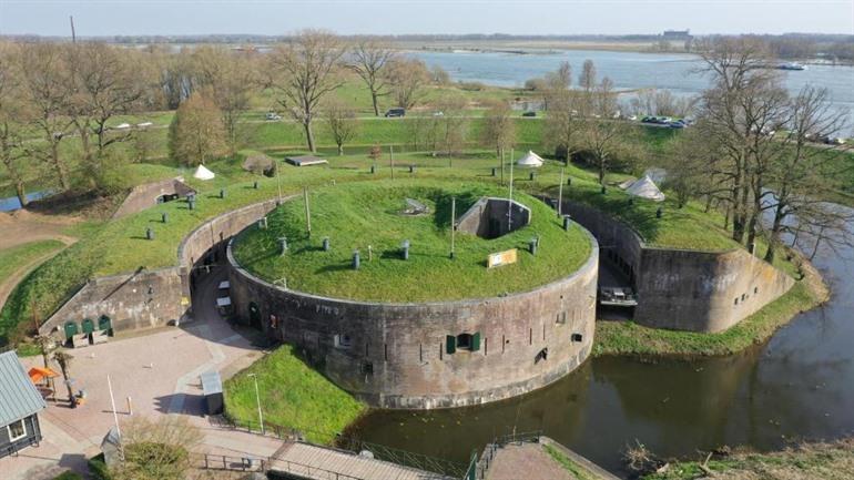 Fort Vuren boeken