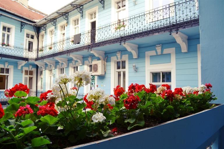 Full Moon Design Hostel