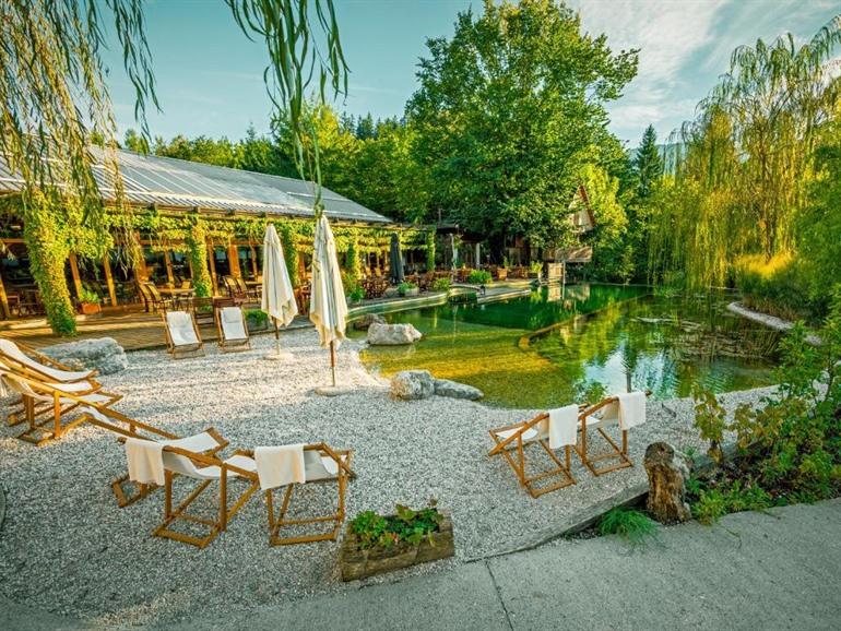 Garden Village in Bled boeken