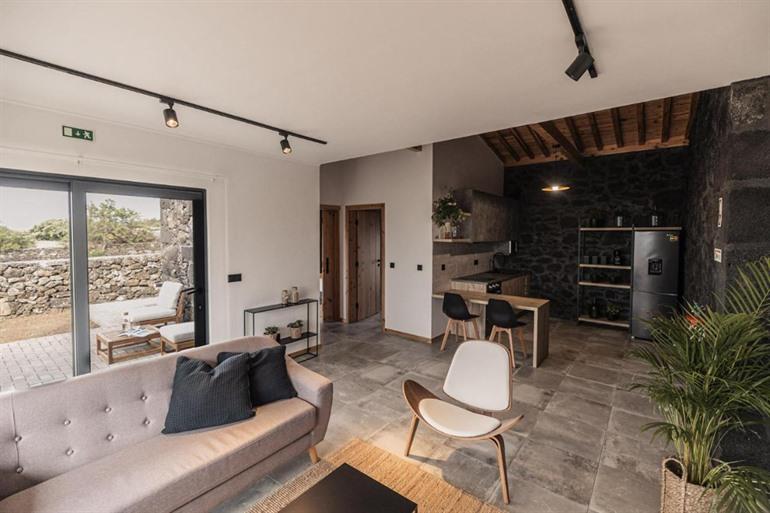 Geniet van de rust en het uitzicht  in Casa de Campo Rocio do Mar in Vitoria, Graciosa