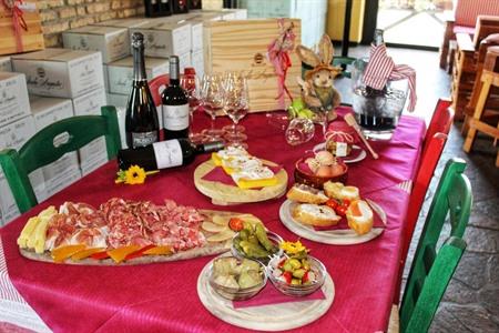 Geniet van een heerlijke proeverij met lokale producten bij Agriturismo Isola Augusta