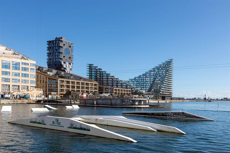Geniet van het uitzicht op Aarhus tijdens een gezellige havenrondvaart