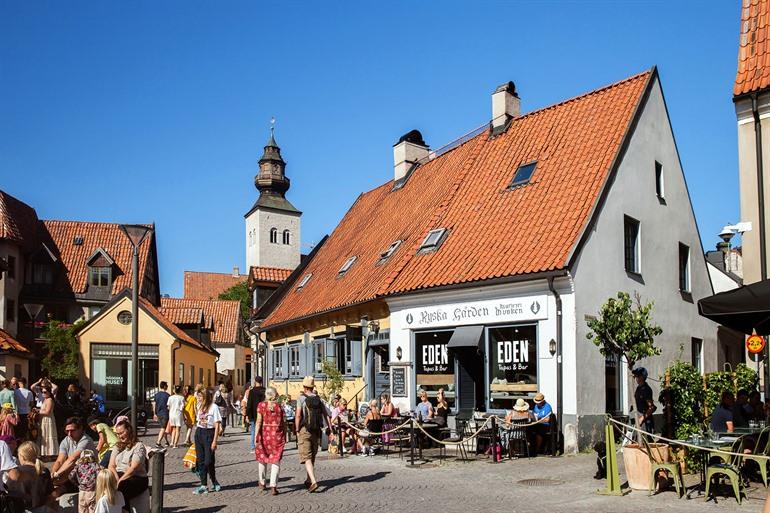 Geniet van het uitzicht op Visby tijdens een hop-on-hop-off-tour