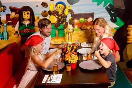 Gezellig dineren in Vakantiepark Legoland Duitsland