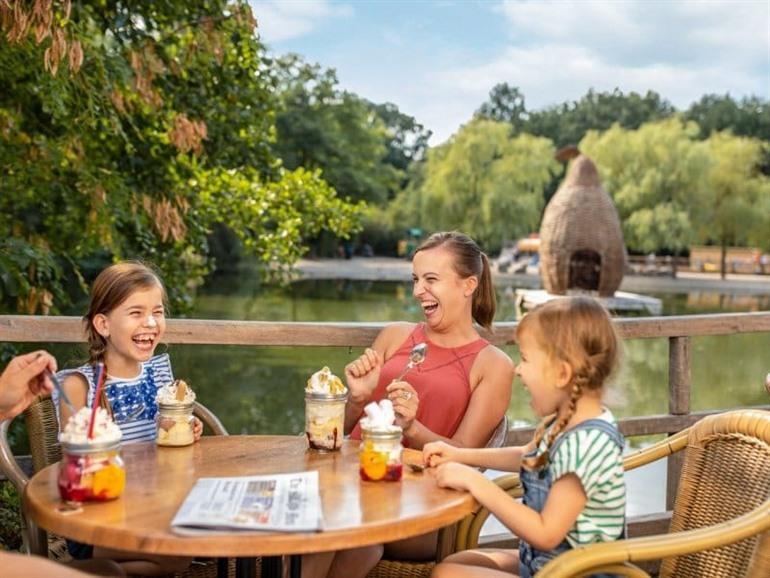 Gezellig samen ijsje eten bij Center Parcs 