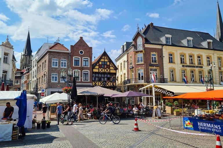 Gezellige drukte op de markt van Sittard